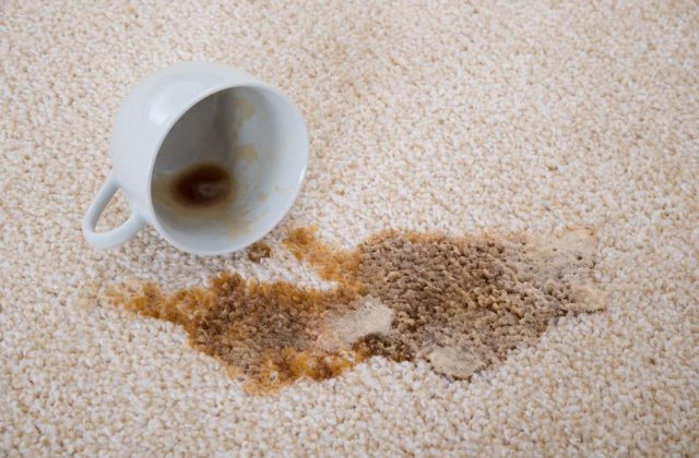Stiai? Cum poti scapa RAPID de petele de cafea
