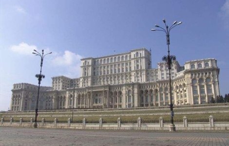 Geamantan suspect, gasit in apropierea Palatului Parlamentului