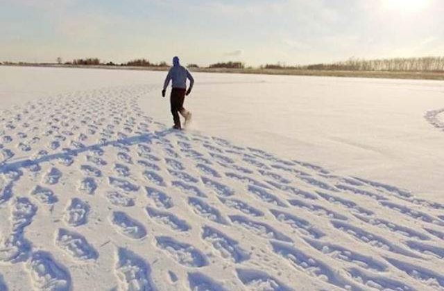 [FOTO] A mers o zi intreaga prin zapada pentru a crea un desen de 500 metri