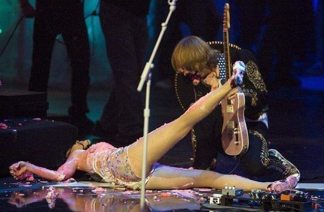 Momente penibile ale vedetelor, in 11 poze stanjenitoare