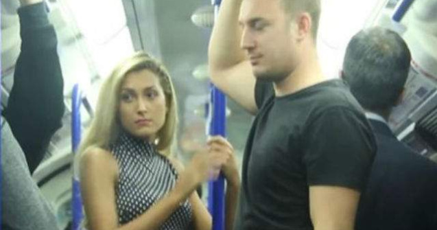 Experiment social: cati oameni intervin cand o femeie este hartuita