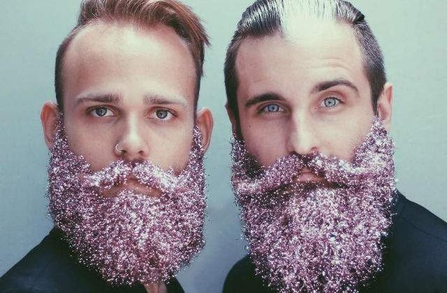 [FOTO] Trend bizar pe Instagram: barbatii isi impodobesc barbile cu sclipici