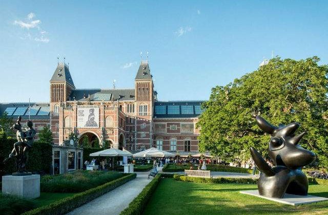 Muzeul care a "interzis" aparatele foto si le-a inlocuit cu o foaie si un creion