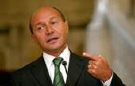 'De candideaza Hrebenciuc si un manelist, pe cine alege romanul?'