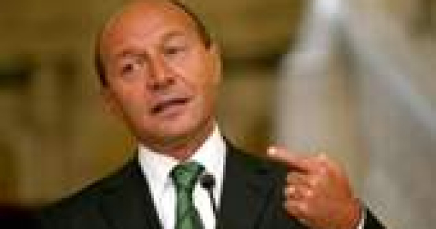 'De candideaza Hrebenciuc si un manelist, pe cine alege romanul?'