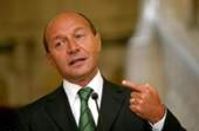 'De candideaza Hrebenciuc si un manelist, pe cine alege romanul?'