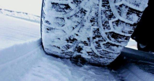 Drumarii intervin cu utilaje de deszapezire in Harghita si Brasov