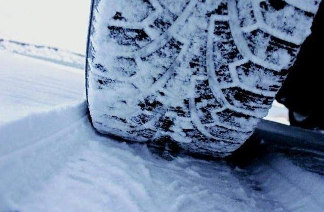 Drumarii intervin cu utilaje de deszapezire in judetele Harghita si Brasov