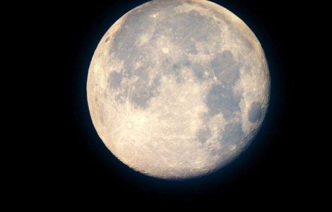  Top  Fata enigmatica a lunii, in imagini spectaculoase