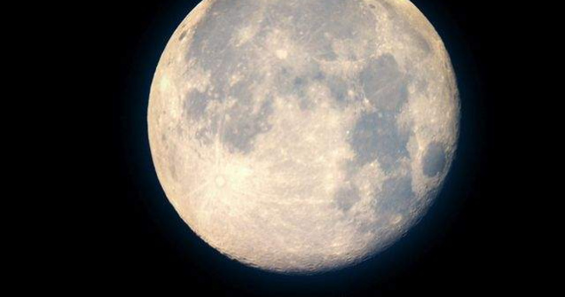  Top  Fata enigmatica a lunii, in imagini spectaculoase