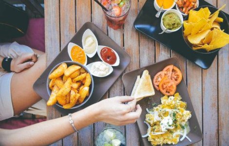  Top  Spune-mi ce mananci, ca sa iti spun cum vei dormi: TOP 6 alimente care afecteaza somnul