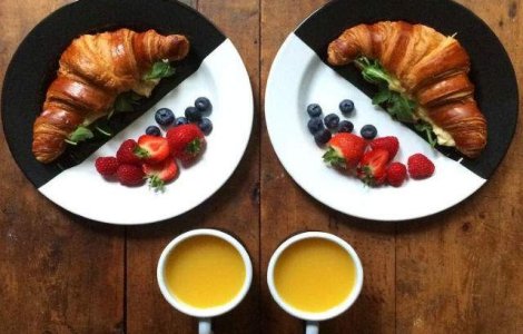 Mic dejun simetric: ce face un barbat pentru iubitul lui dimineata