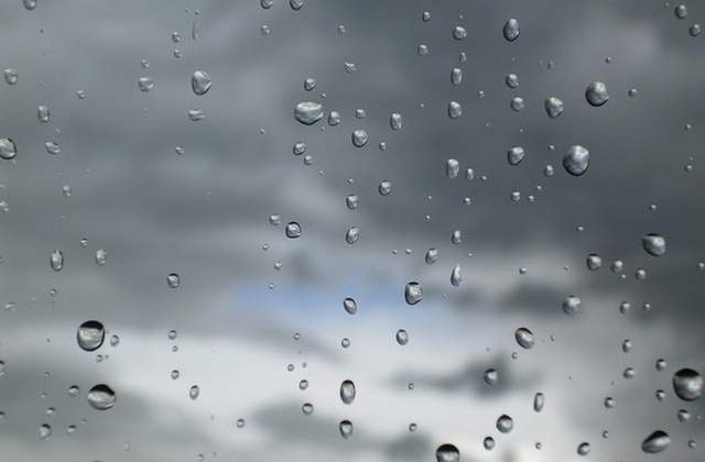 Informare meteo: Vant, ploi, ninsori si polei, in toata tara, in urmatoarele ore