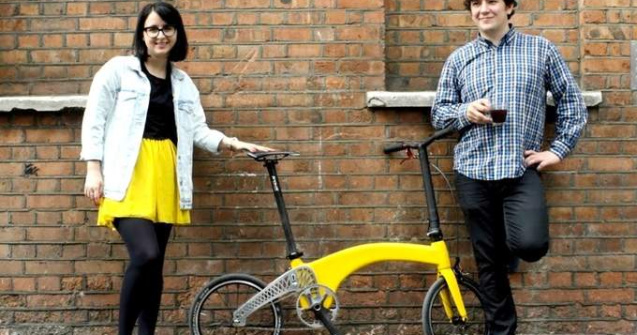 Doi tineri au creat cea mai usoara bicicleta pliabila din lume