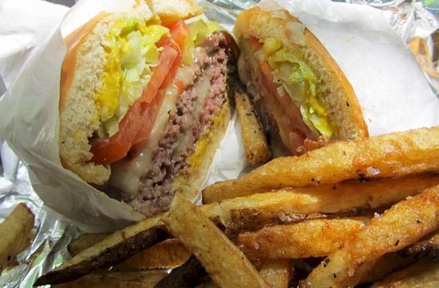 Stiai? De ce mancarea de tip fast food te imbolnaveste