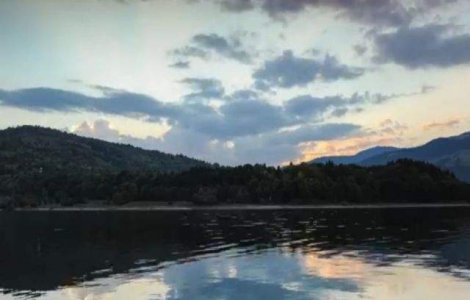  Top  Descopera-ti tara! Magia Carpatilor Orientali: Lacul Rosu si Lacul Izvorul Muntelui