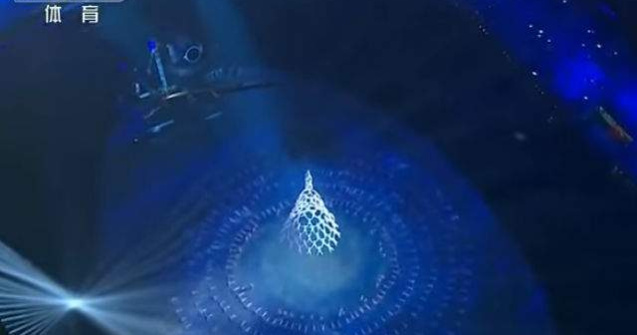 Ai mai vazut asa ceva? Cel mai inedit brad de Craciun