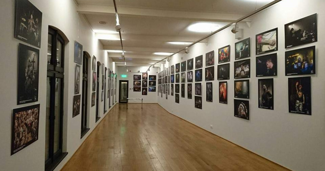 Colectiv - Expozitia "#FIND_US": 200 de fotografii din concerte din tara si strainatate