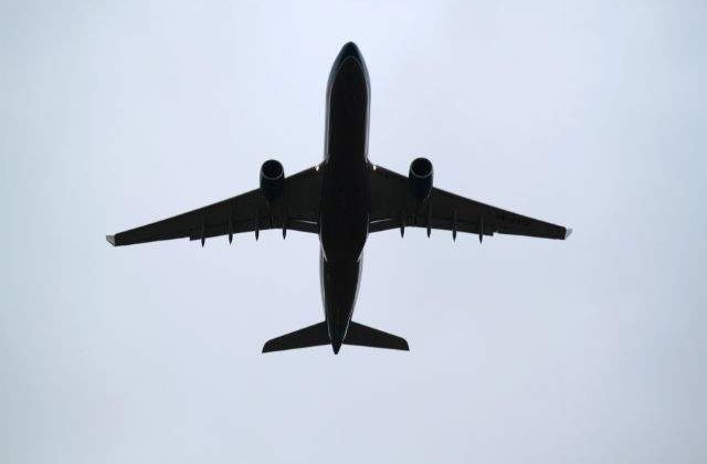 Studiu: Numarul biletelor de avion rezervate pentru vacanta de iarna 2015, dublu fata de 2014