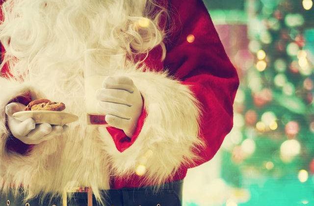 [FOTO] Un copil il confunda pe un batran cu Mos Craciun. Reactia acestuia este geniala