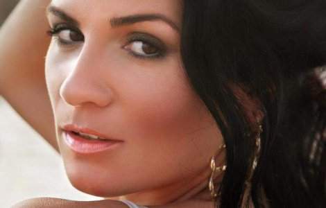 Cantareata Ellie White debuteaza in actorie