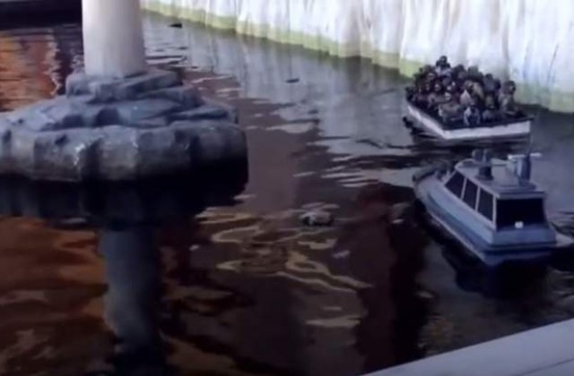 [Video] Un artist britanic foloseste un desen cu Steve Jobs pentru a sublinia dramele refugiatilor