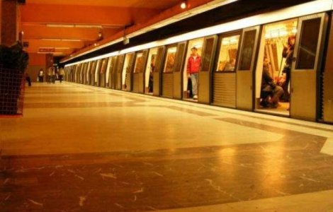 Alerta cu BOMBA, in Piata Unirii, la metrou