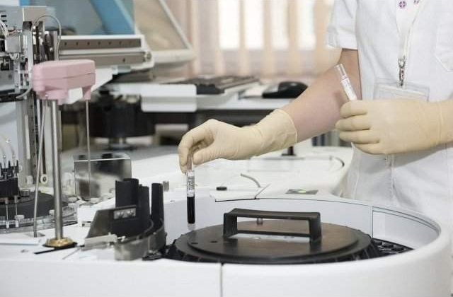 O noua terapie care distruge cancerul de prostata, inventata de cercetatorii americani