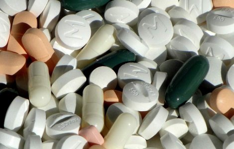 Senat: Publicitatea pentru medicamente, INTERZISA la televizor si radio