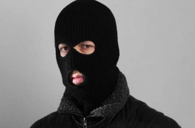 Romania este terorizata de hoti si 80 de locuinte sunt sparte in fiecare zi. Ghid practic pentru cetateanul speriat