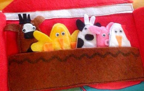 Doi parinti creeaza carti senzoriale pentru dezvoltarea copiilor