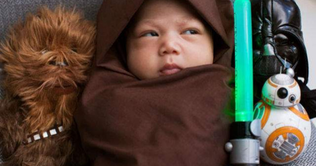  Foto  Mark Zuckerberg si-a imbracat fetita in Jedi. Este adorabila!