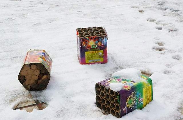 Peste 400 de kilograme de articole pirotehnice, confiscate la Sibiu