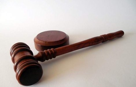 Mures: Un barbat care a difuzat online seriale fara acordul autorilor, trimis in judecata