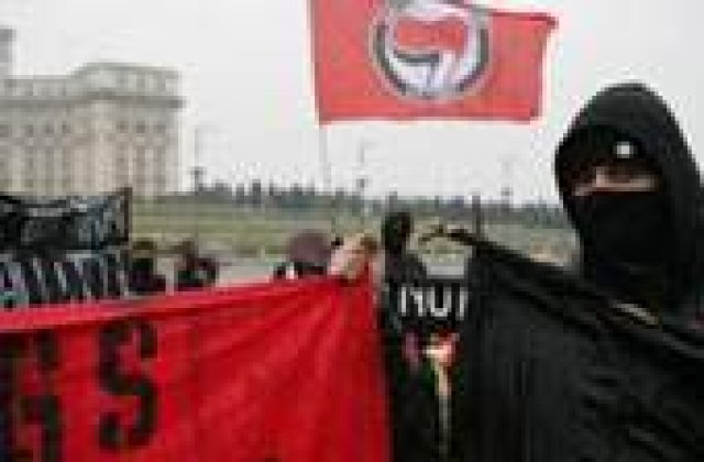 A inceput anarhismul anti-NATO