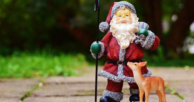 Cel mai mare Mos Craciun din nisip, construit in India