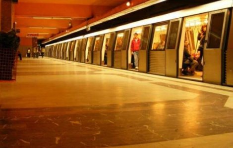 Cum circula metroul, autobuzele RATB si tramvaiele in noaptea de Revelion