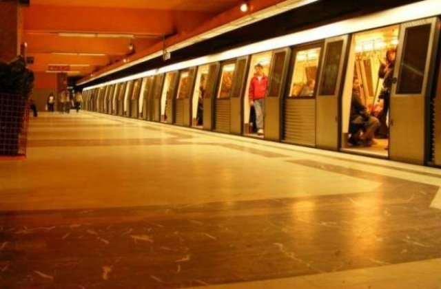 Cum circula metroul, autobuzele RATB si tramvaiele in noaptea de Revelion