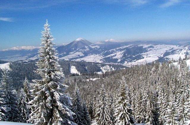 Cat au cheltuit romanii in vacanta de Revelion in tara si in strainatate
