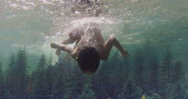  Top  Calatorie in lumea imposibila a lui Charlie Davoli: 10 imagini