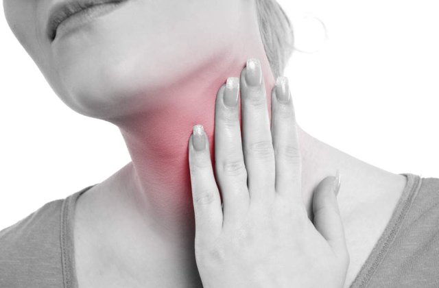 Ieftin si eficient! Alimente care ajuta la ameliorarea durerii in gat