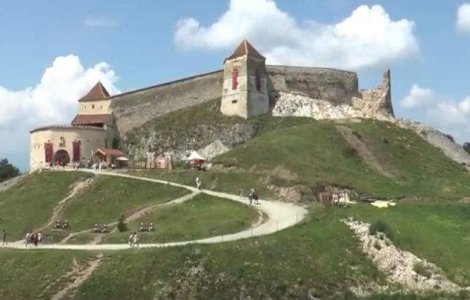 Cetatea Rasnov, printre cele mai frumoase 10 castele de zapada din lume