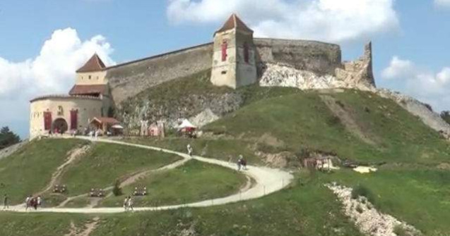 Cetatea Rasnov, printre cele mai frumoase 10 castele de zapada din lume