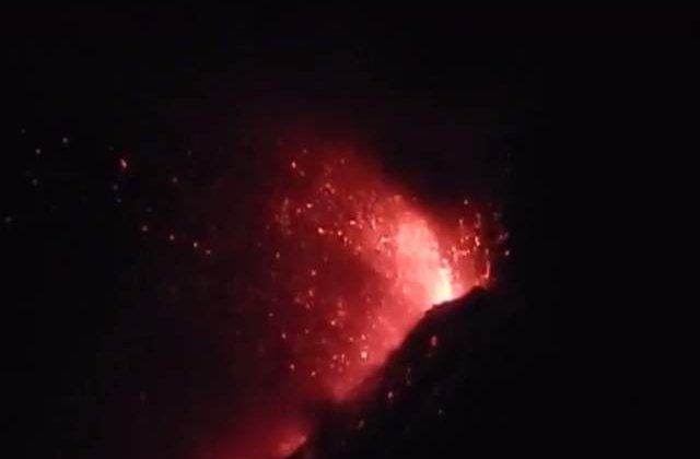 [Video] Vulcanul de Foc din Guatemala a erupt