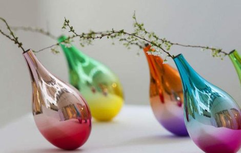  Foto  Superb! Vazele care se misca atunci cand cad petalele florilor