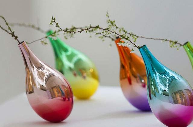 [FOTO] Superb! Vazele care se misca atunci cand cad petalele florilor