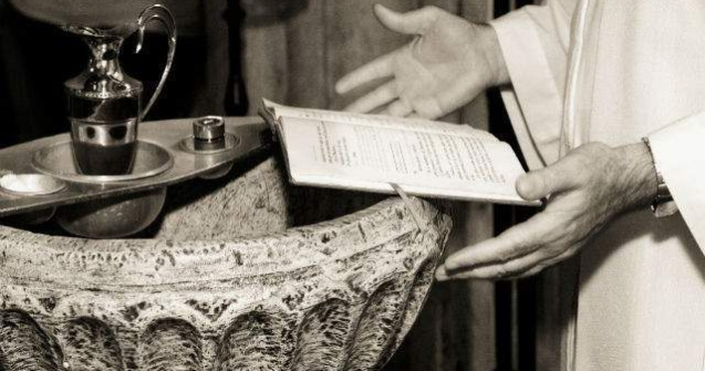 Peste 3.000 de sibieni s-au inghesuit sa ia agheasma in centrul orasului