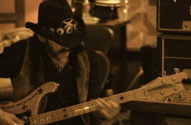 Slash si Lars Ulrich, printre vedetele care au participat la funeraliile rockerului Lemmy