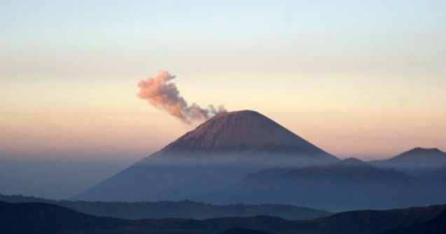  Top  Gata sa erupa oricand! Top 10 cei mai periculosi vulcani din lume