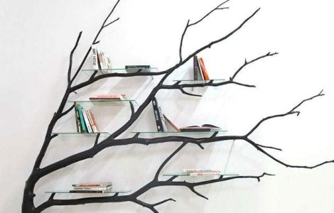 WOW! Un artist a transformat o ramura de copac intr-o biblioteca